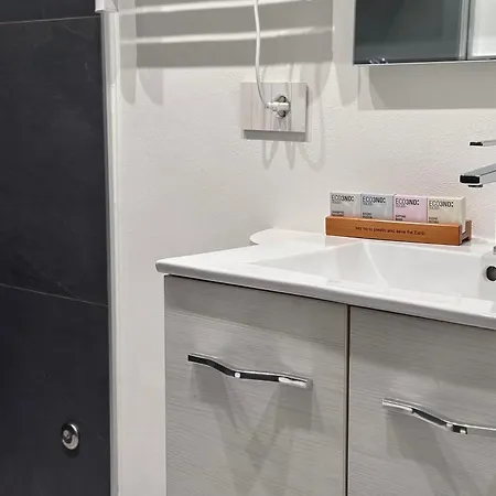 Aquavista - Pied Dans L'eau & Pool